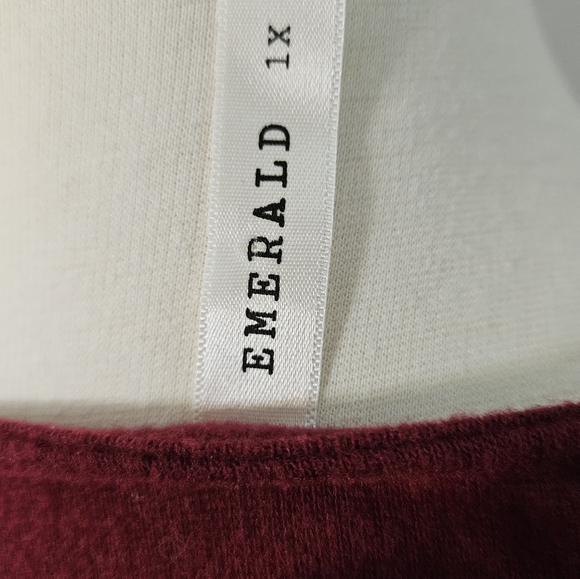 CUTE Emerald 1X 3/4 sleeve top - Picture 3 of 4